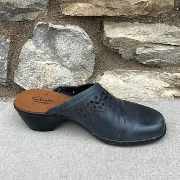 Clarks Women's gray Leather Clogs size 8.5 - Picture 1 of 8